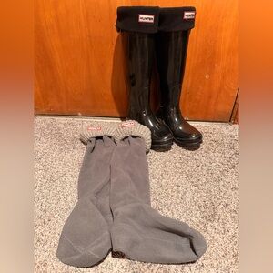 Hunter Glossy Black Boots 2 Sets of Liners- Knitted Gray and Black Fleece